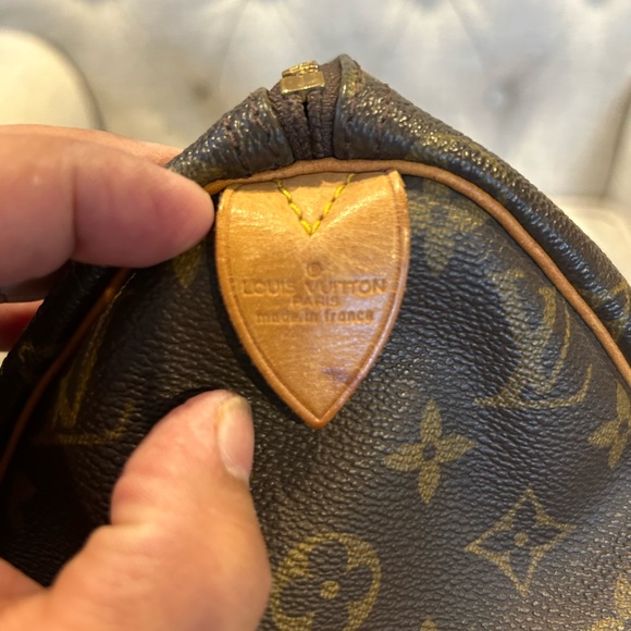 Authentic Louis Vuitton speedy 30. Still in good condition.